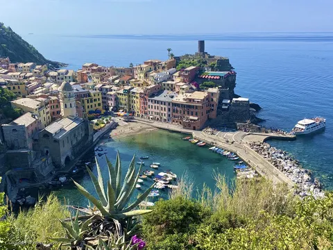 vernazza harbour